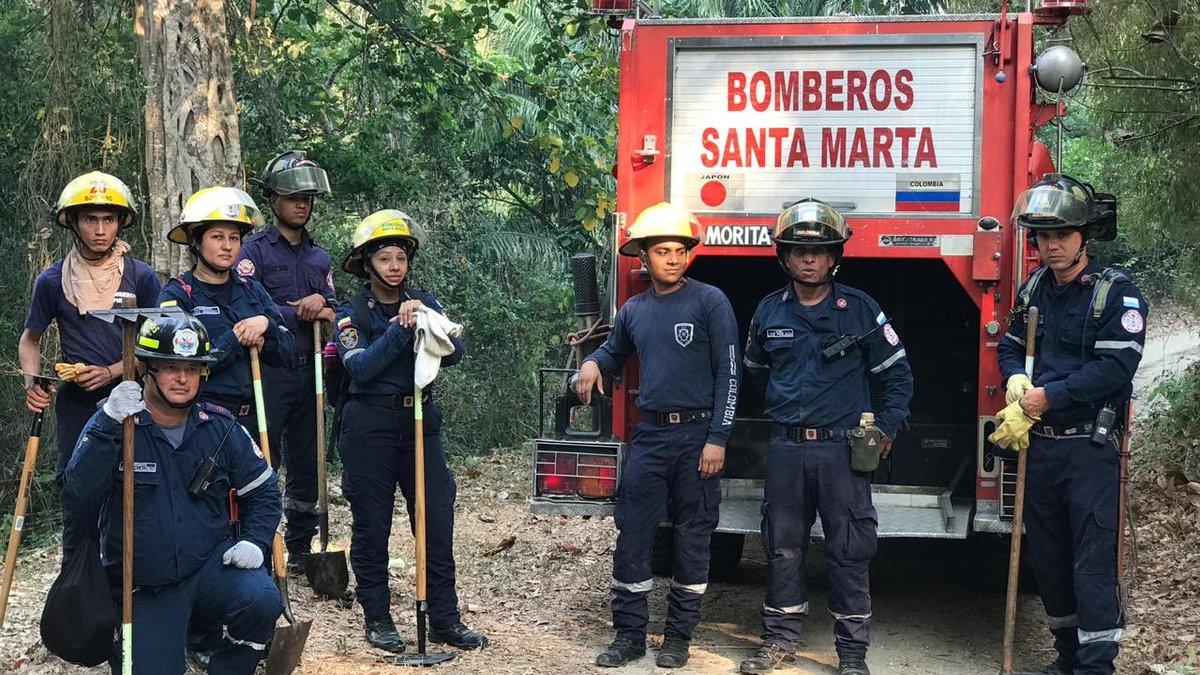 Alcaldía de Santa Marta y Bomberos atienden incendio forestal en Tigreras