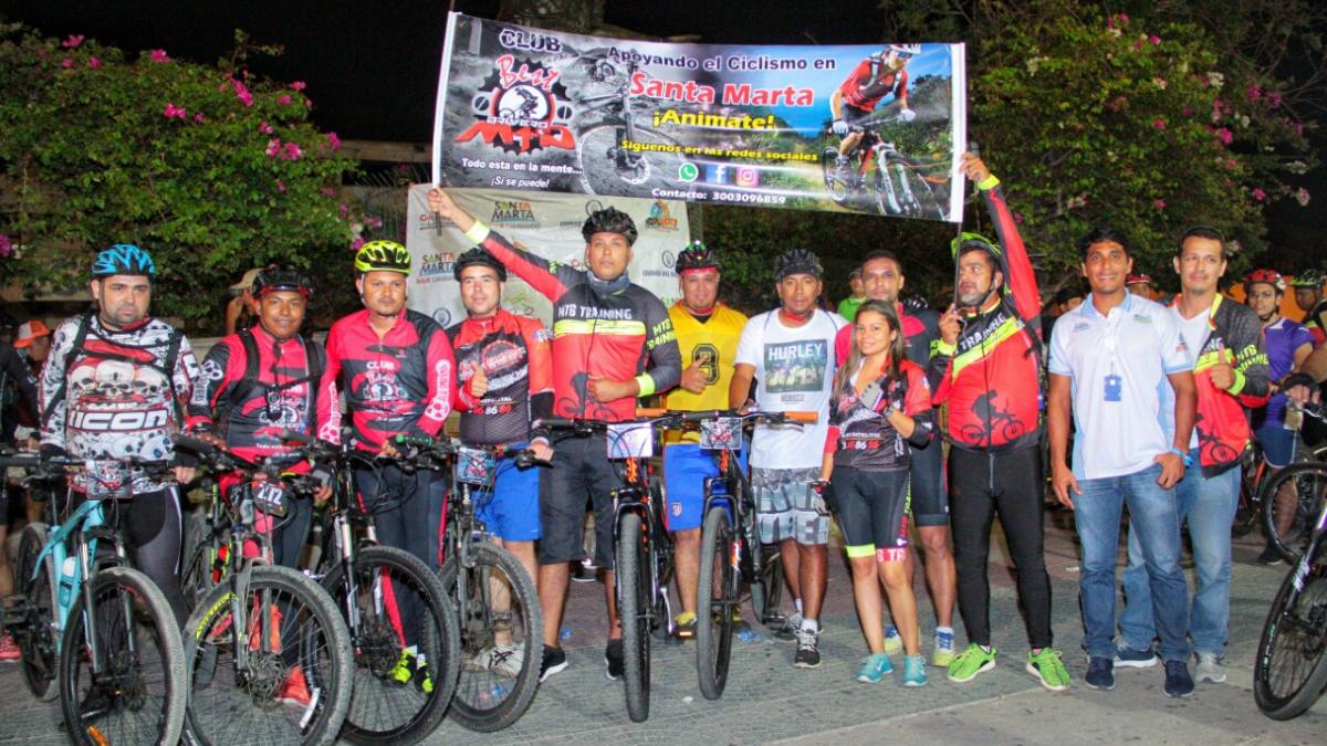 Primer gran ciclopaseo nocturno del 2017 en la ciudad de Santa Marta. 