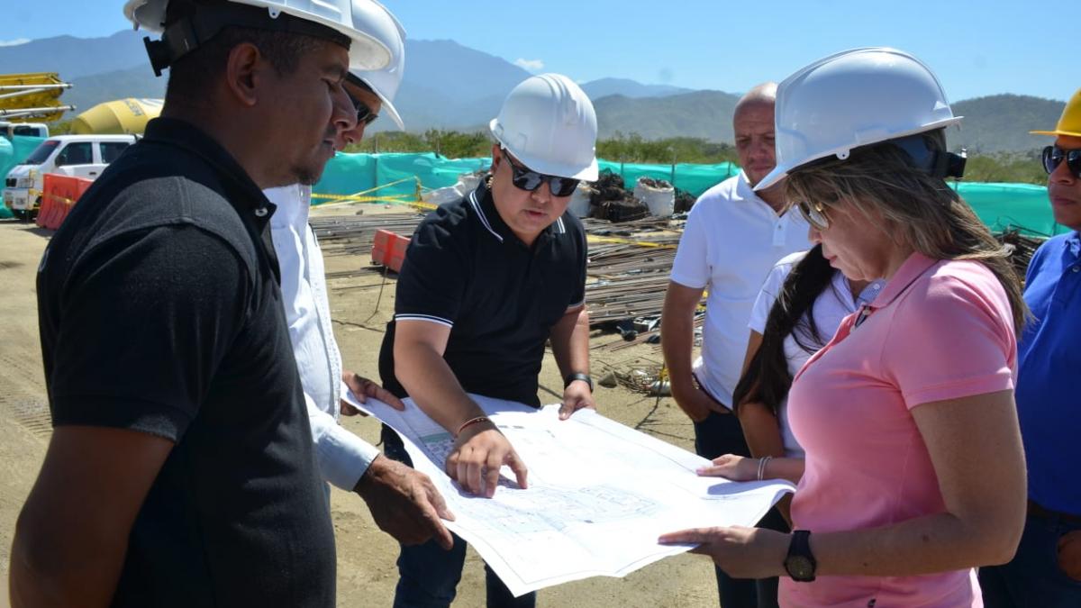 Alcaldesa Virna Johnson inspecciona obras y ratifica que la educación es prioridad en su Gobierno