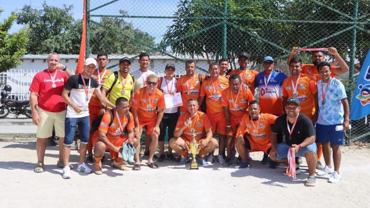 Culminó torneo de fútbol para docentes del Distrito