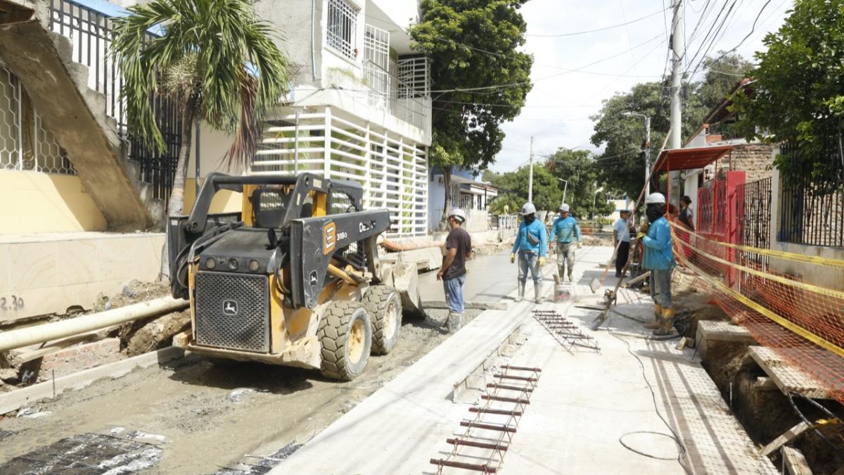 A buen ritmo avanza la pavimentación de la calle 14 de Gaira