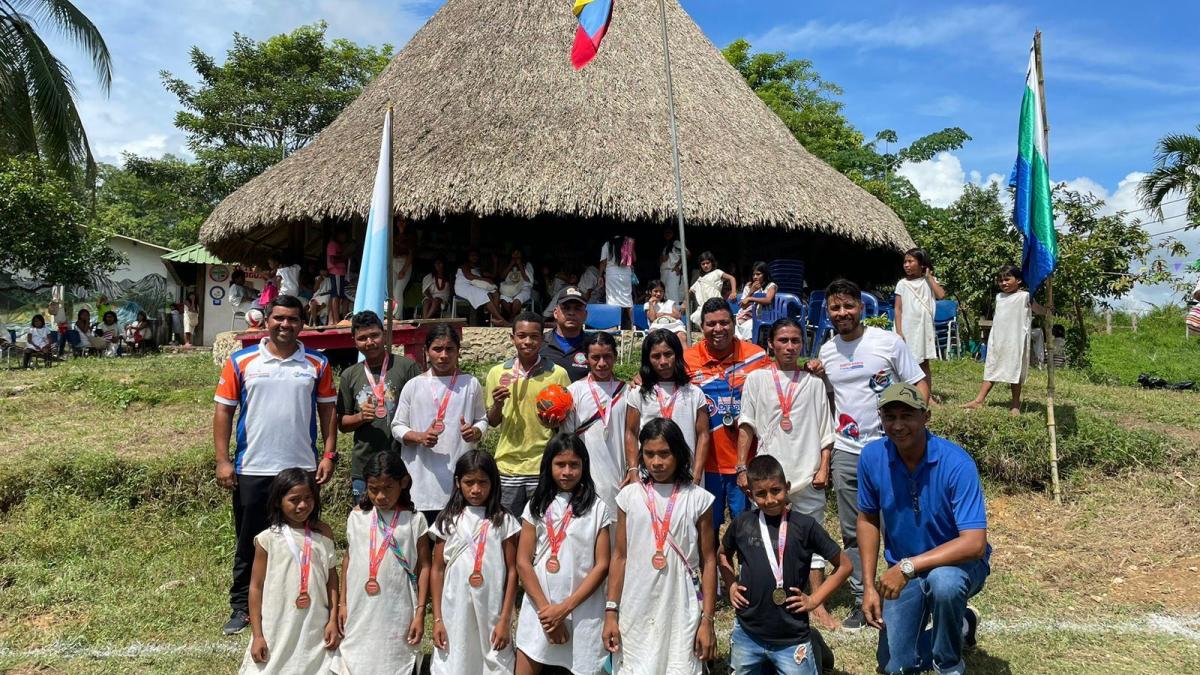 Más de 245 niños de la comunidad Kogui y campesina hacen parte de las Escuelas Populares del Deporte