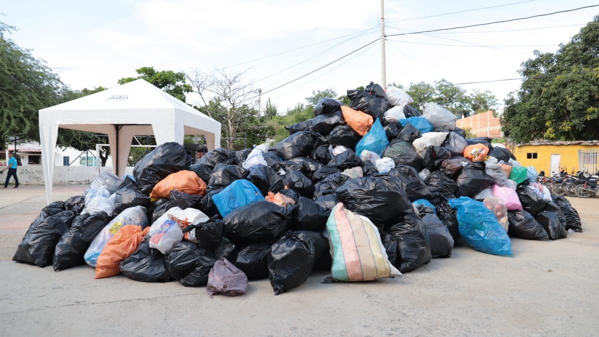 Dadsa evita que 65 mil botellas fueran a dar a ríos y playas, tras inscripción de 2 mil samarios en Carrera 5K