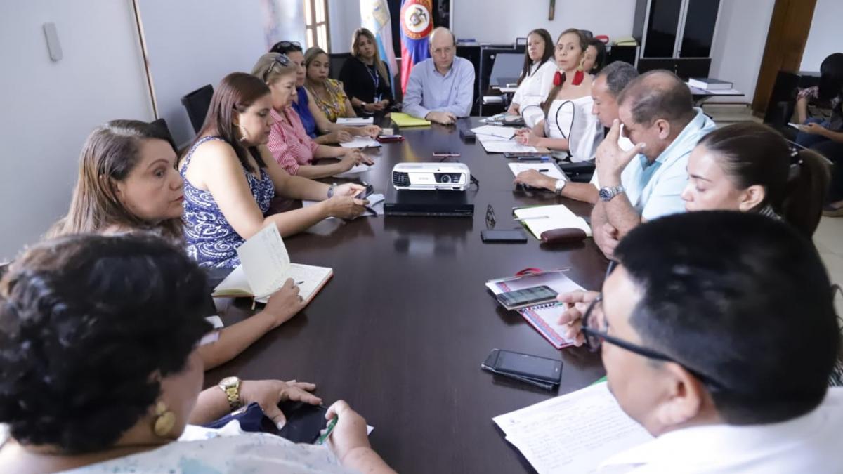 Alcaldía y Secretaría de Salud Distrital realizan mesa de trabajo para tratar problemática de atención de salud al migrante