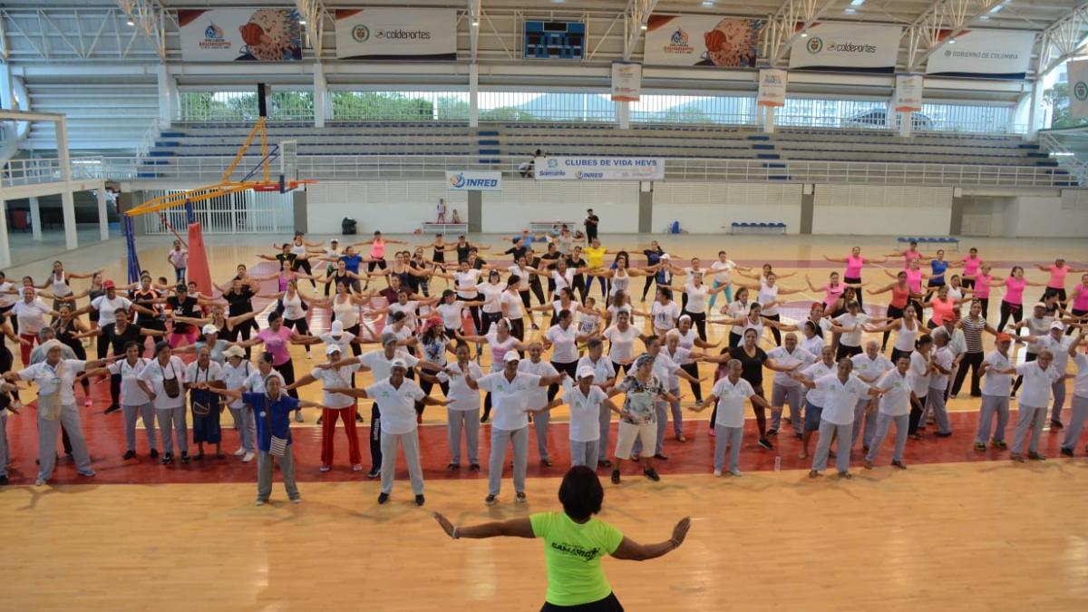 Mil 100 Adultos Mayores  del Distrito celebraron su día  con las Fiestas ‘Canas al Mar’