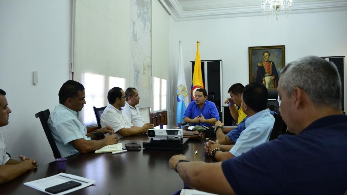 El alcalde Rafael Martínez sostuvo dos reuniones con los conductores y propietarios de taxis de la ciudad.