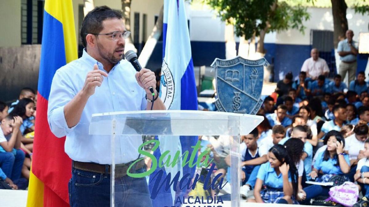 Alcalde Martínez anuncia construcción de tres nuevos megacolegios