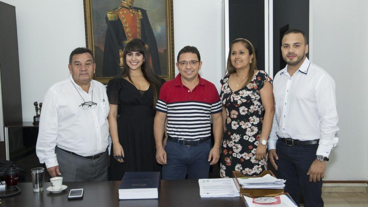 Alcalde Martínez posesiona a 4 nuevos funcionarios del gabinete distrital