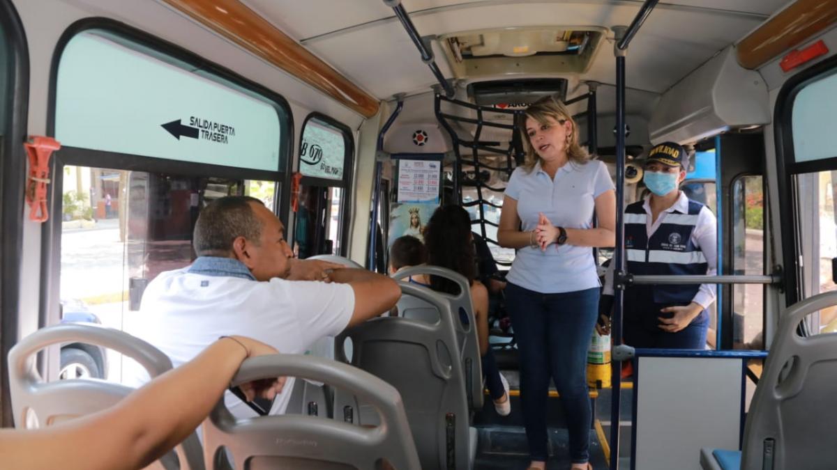 Alcaldesa supervisa que samarios y turistas cumplan con las medidas de prevención del Covid -19