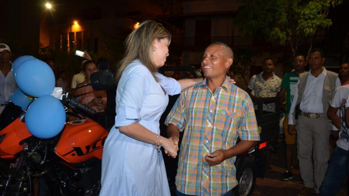 Alcaldesa Virna Johnson sigue cambiando la vida de los samarios
