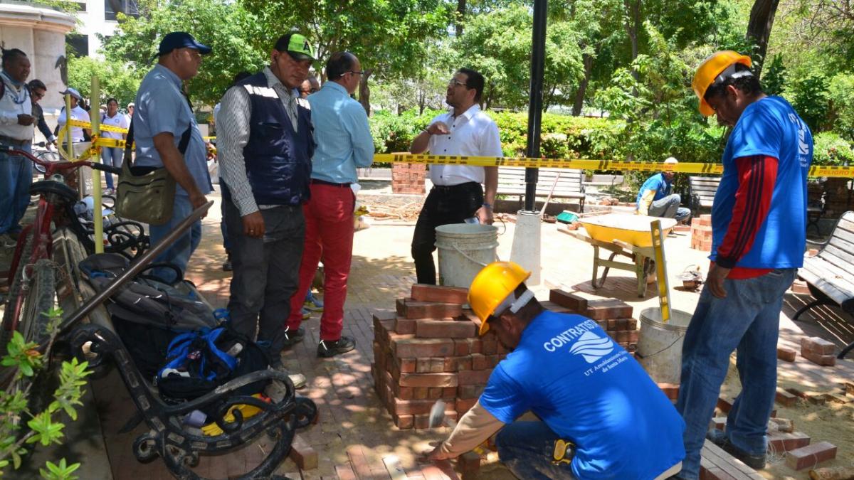 Distrito empezó arreglo de adoquines en el Parque Bolívar