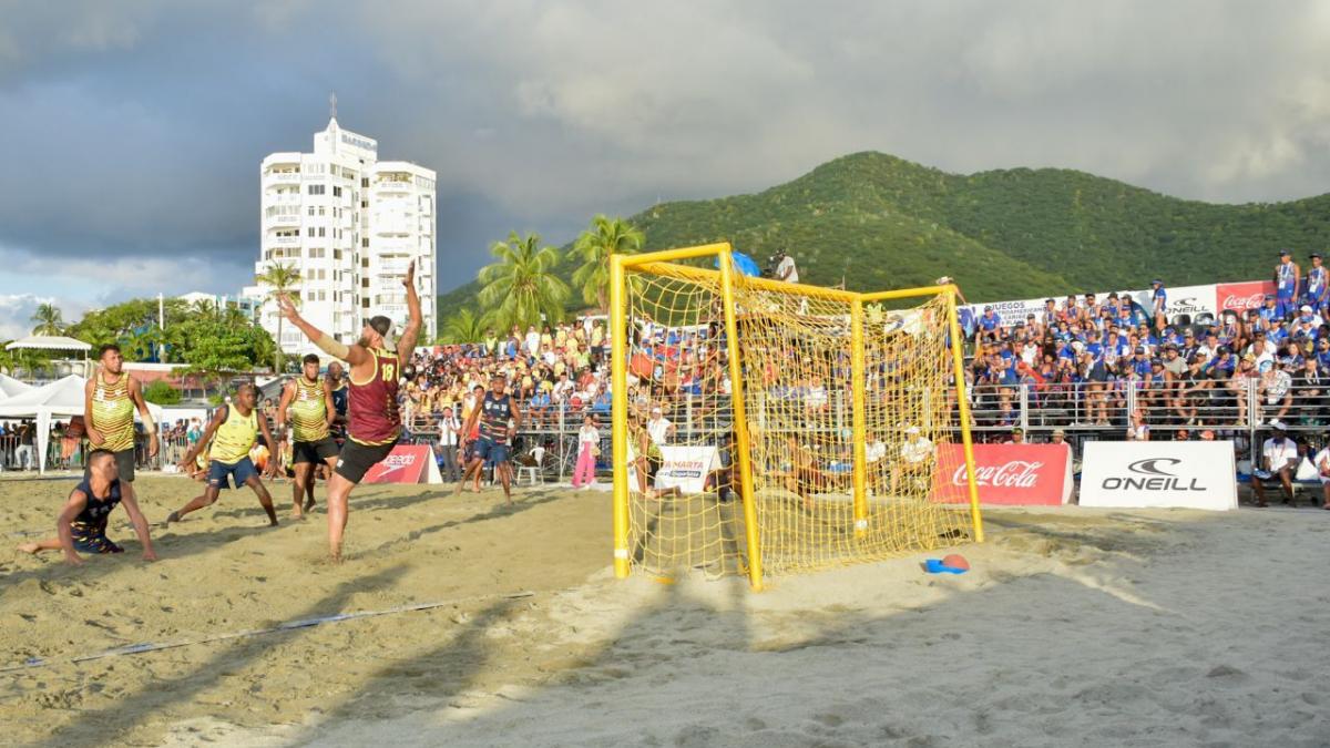 Intensa final de balonmano playa se vivió en el Parque Multideportivo 500 Años