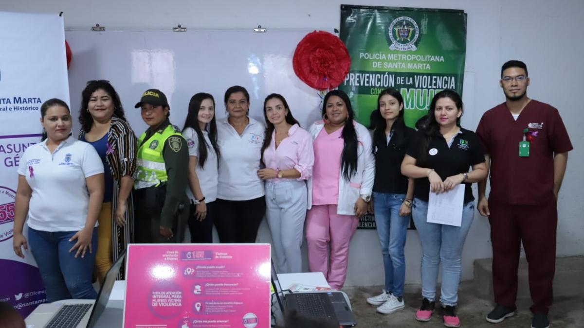 Trabajadoras sexuales y comunidad LGTBI reciben brigada de salud