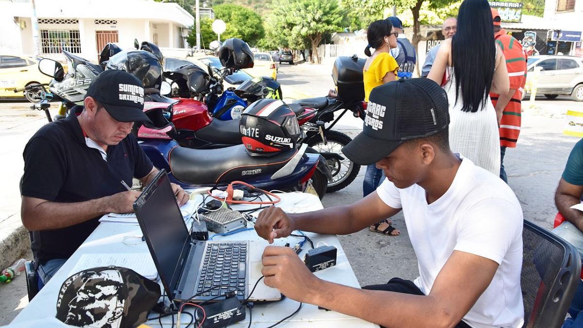 Avanza reprogramación de los taxímetros en la ‘Ciudad del Buen Vivir’