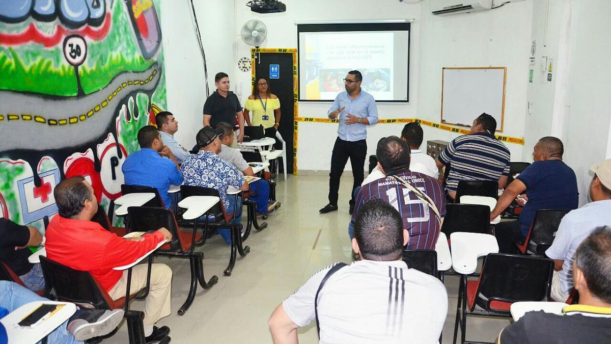 En atención al usuario, Distrito capacita a taxistas mal calificados en la APP Buen Taxi