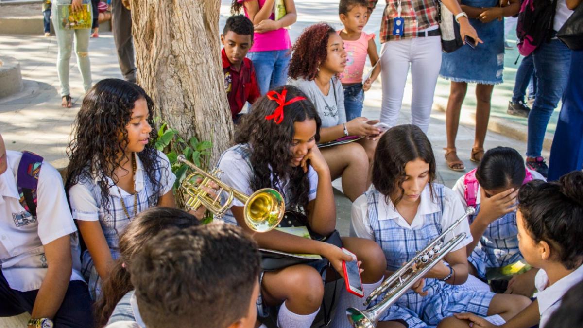 70 niños de Bastidas gozaron Galería Callejera al ritmo de Rap 