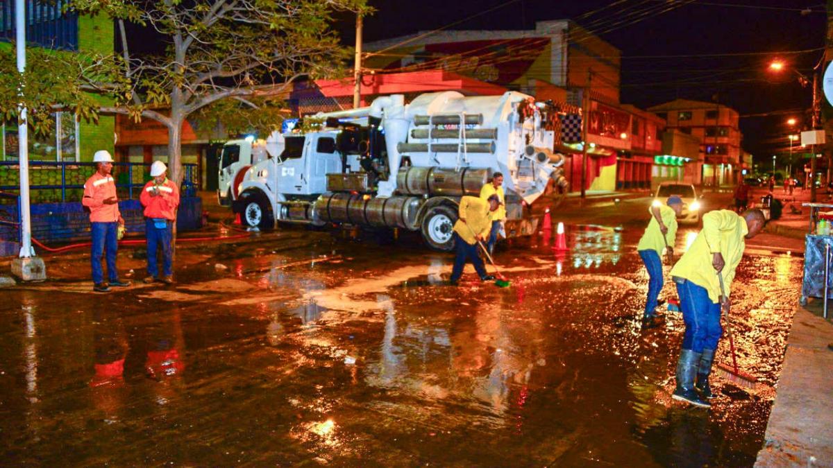 Con jornada de aseo, la Essmar se tomó el Mercado Público de Santa Marta