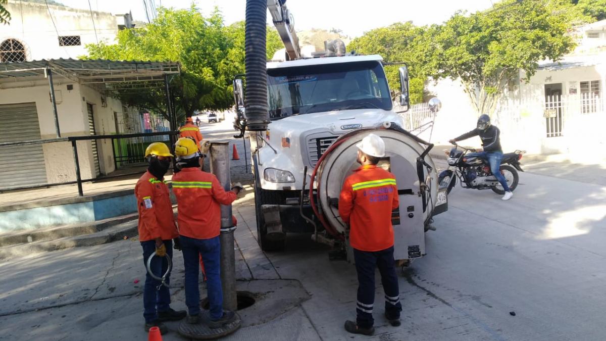 Con mantenimientos preventivos, Essmar busca mejorar servicio de alcantarillado en El Pando y María Eugenia