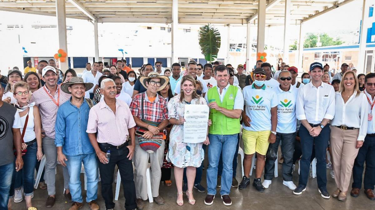 Alcaldesa Virna Johnson firmó convenio con el Banco Agrario para apoyar a los pequeños productores agropecuarios