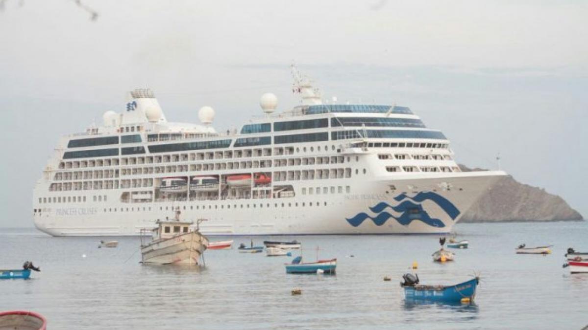 Dos cruceros arriban a la Bahía de Santa Marta