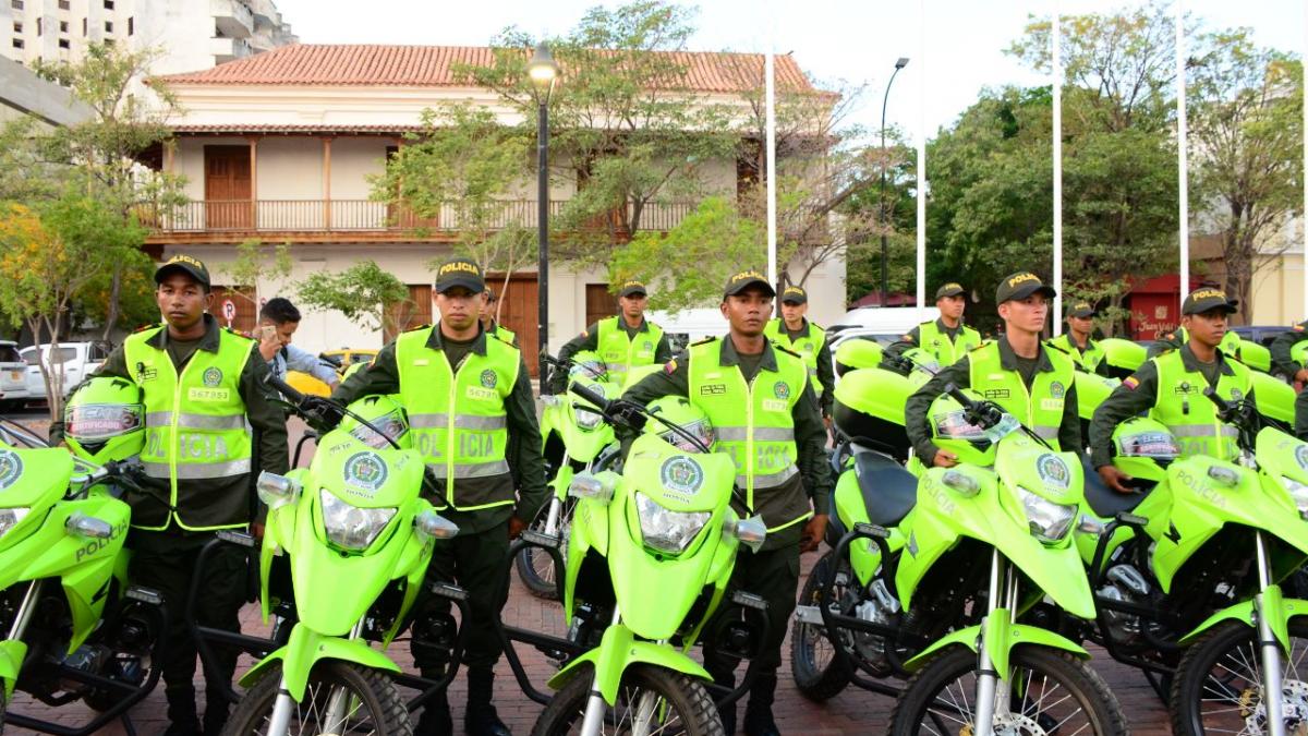 Distrito continúa fortaleciendo seguridad, entregó 45 motos y Dos patrullas a la Policía Metropolitana