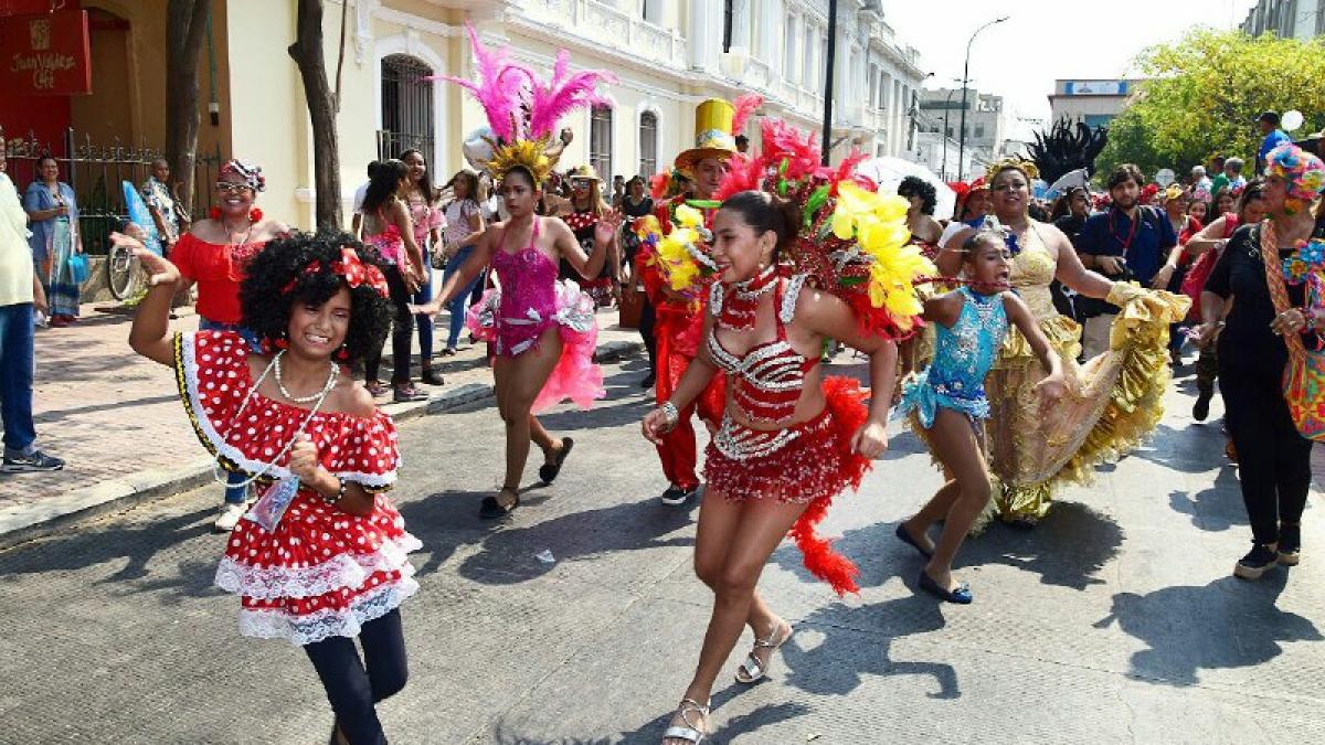 El ‘Gran Desfile por el Rescate del Carnaval’ se lo gozaron los samarios