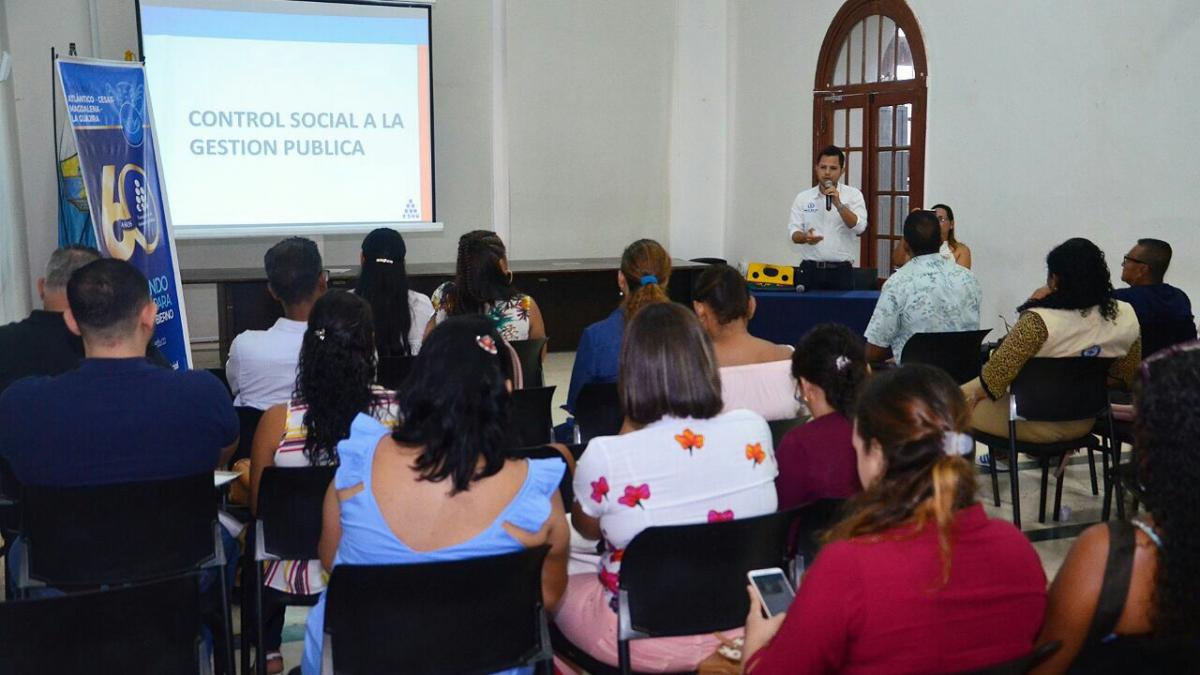 Cerca de 200 líderes cívicos se capacitan en control social en el sector público