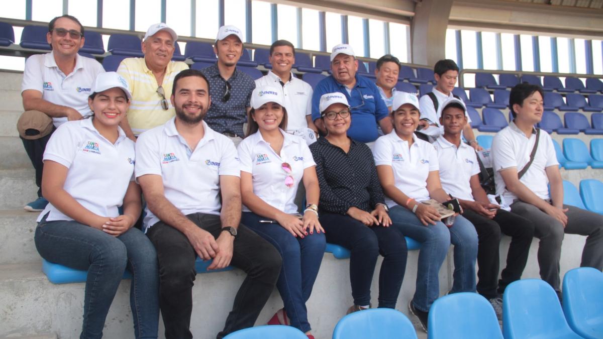 El Instituto Distrital de Recreación y Deportes, Inred, junto con el equipo de trabajo de la entidad recibió a la comisión que entregó algunos presentes, como las memorias de los Juegos Bolivariano