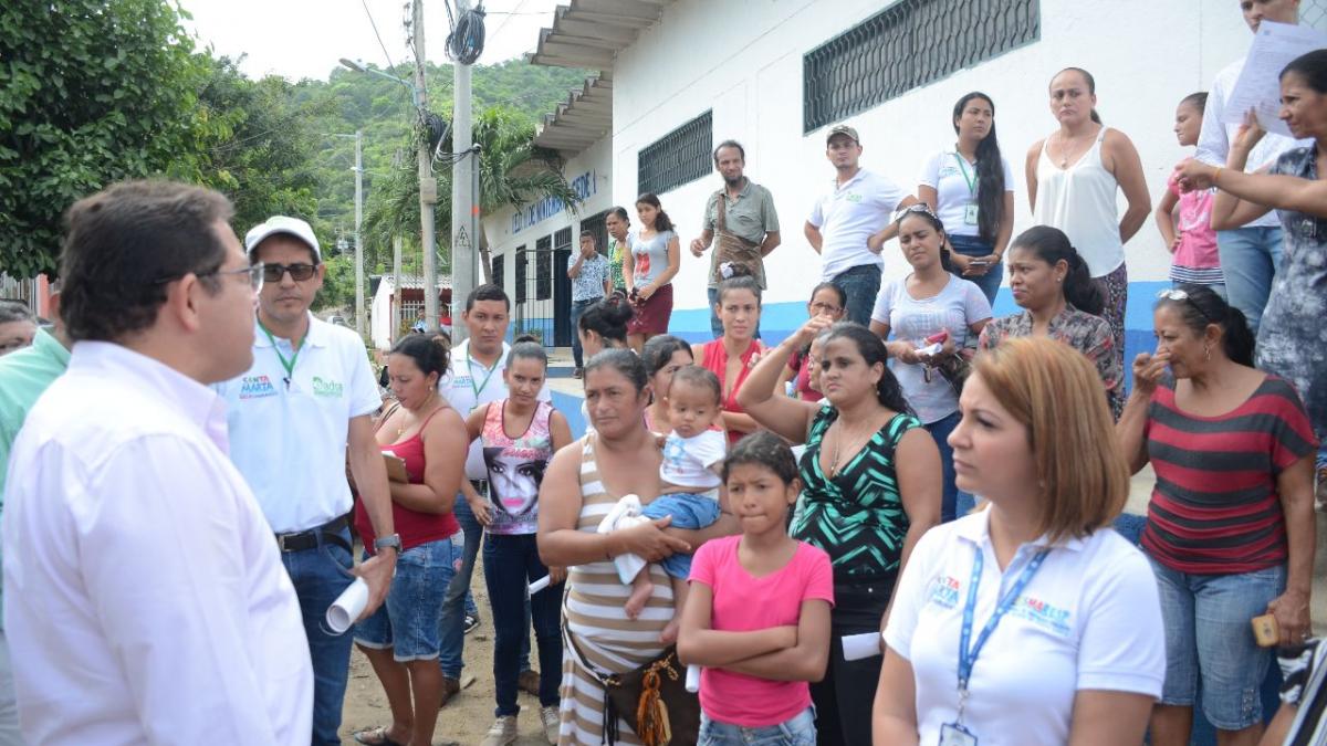 Alcalde ordena investigar origen de la emergencia por gases en IED