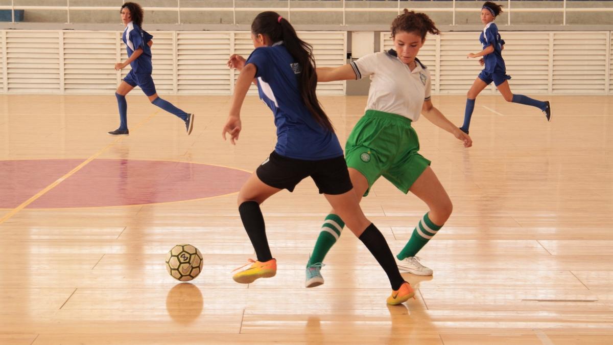 Inred apoya zonal clasificatorio de fútbol de salón femenino y vacacional en Los Almendros