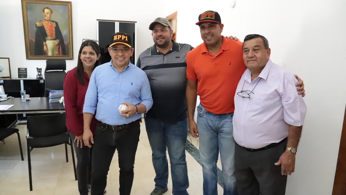 Alcalde Rafael Martínez fortalece formación del béisbol menor en Santa Marta