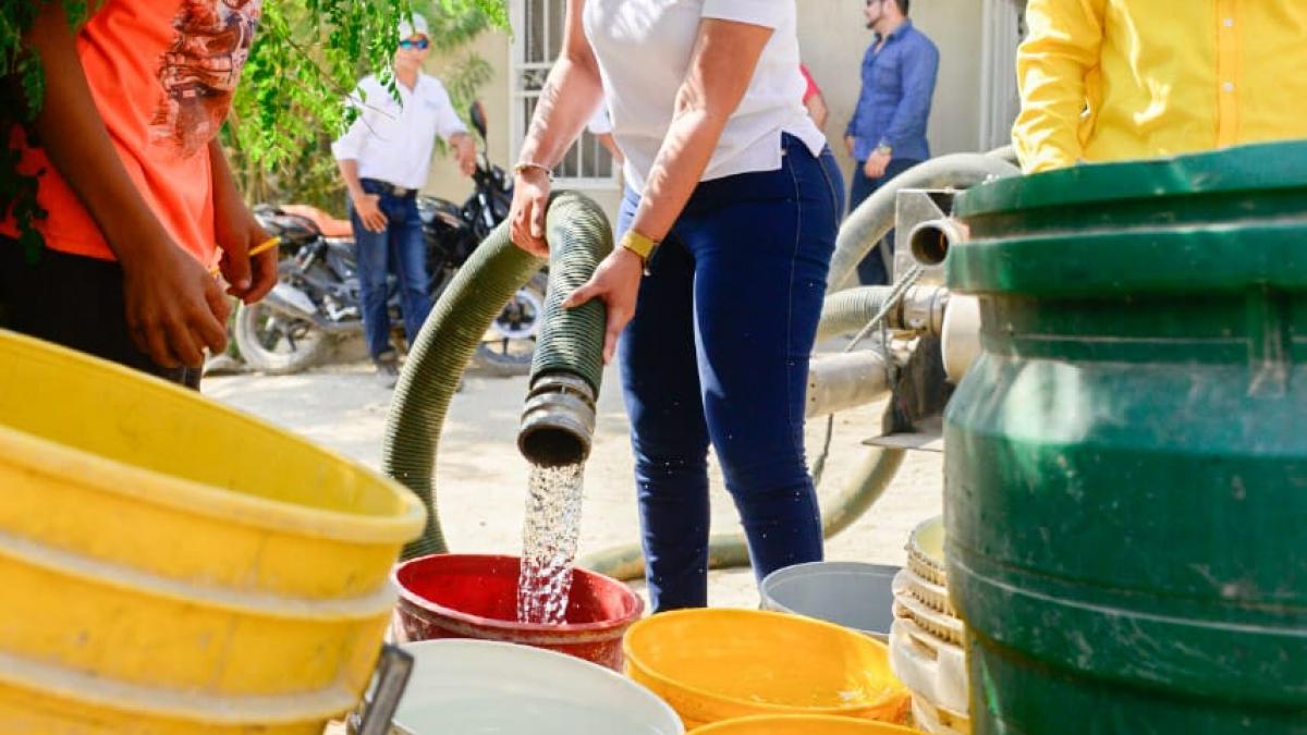 Essmar lleva 24 mil litros de agua a 275 familias del barrio Brisas del Mar