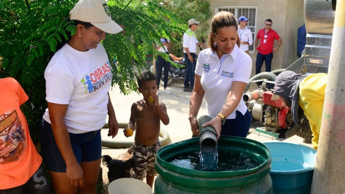 Essmar lleva 24 mil litros de agua a 275 familias del barrio Brisas del Mar