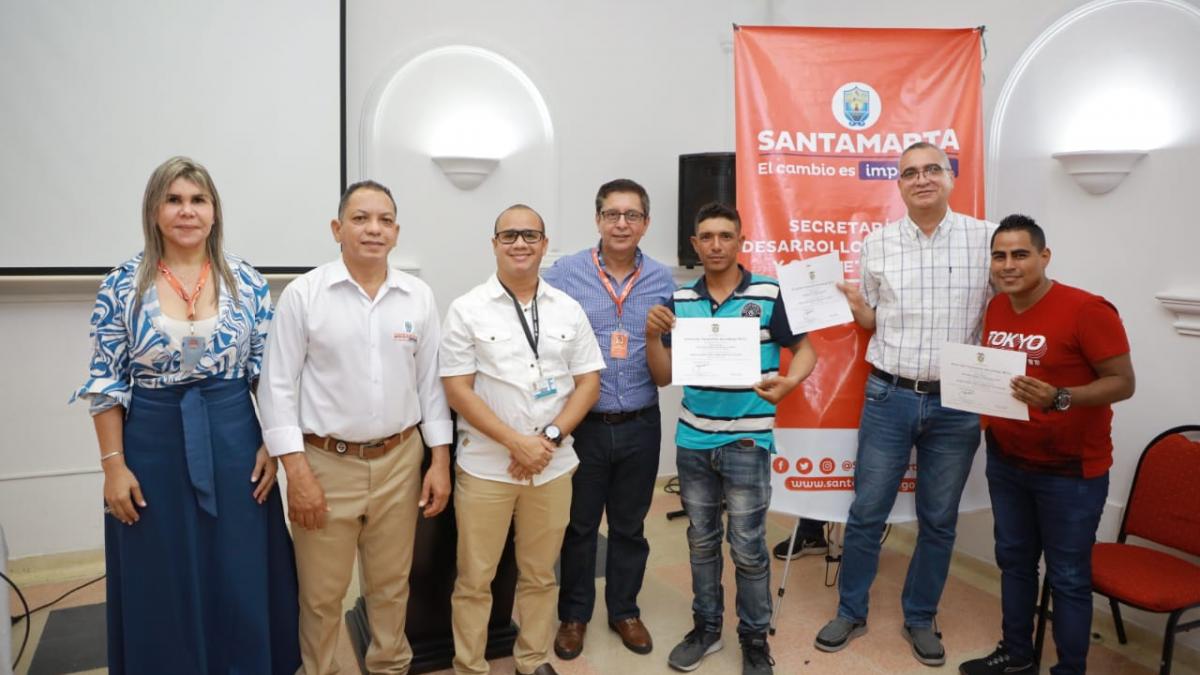 Alcaldía y SENA certificaron en atención y servicio al cliente a operadores turísticos de El Rodadero