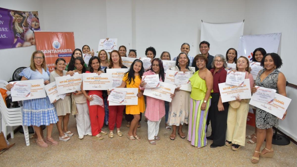 42 mujeres culminaron con éxito cursos de gastronomía y artesanía en la Escuela de Formación para Mujeres de Santa Marta