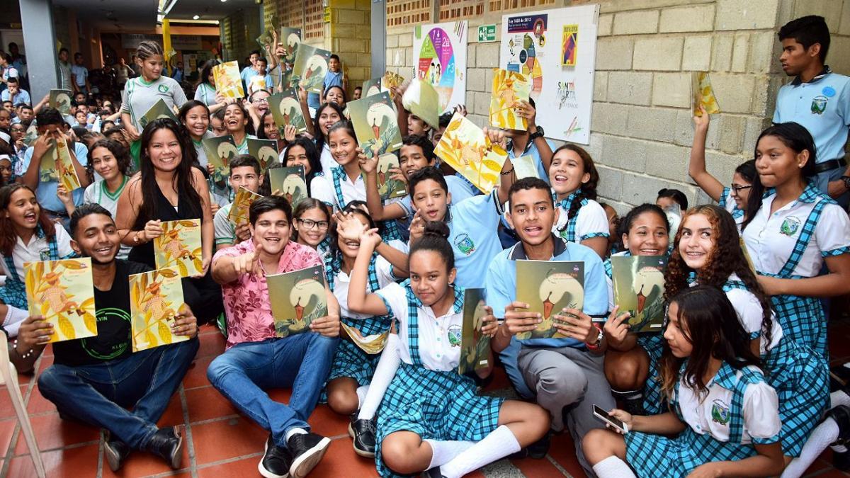 Distrito realizó jornada de entrega de libros a estudiantes de la IED Edgardo Vives Campo