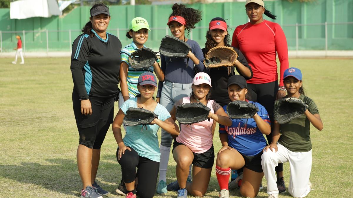 Escuelas Populares del Deporte germinan sus primeras semillas en softbol