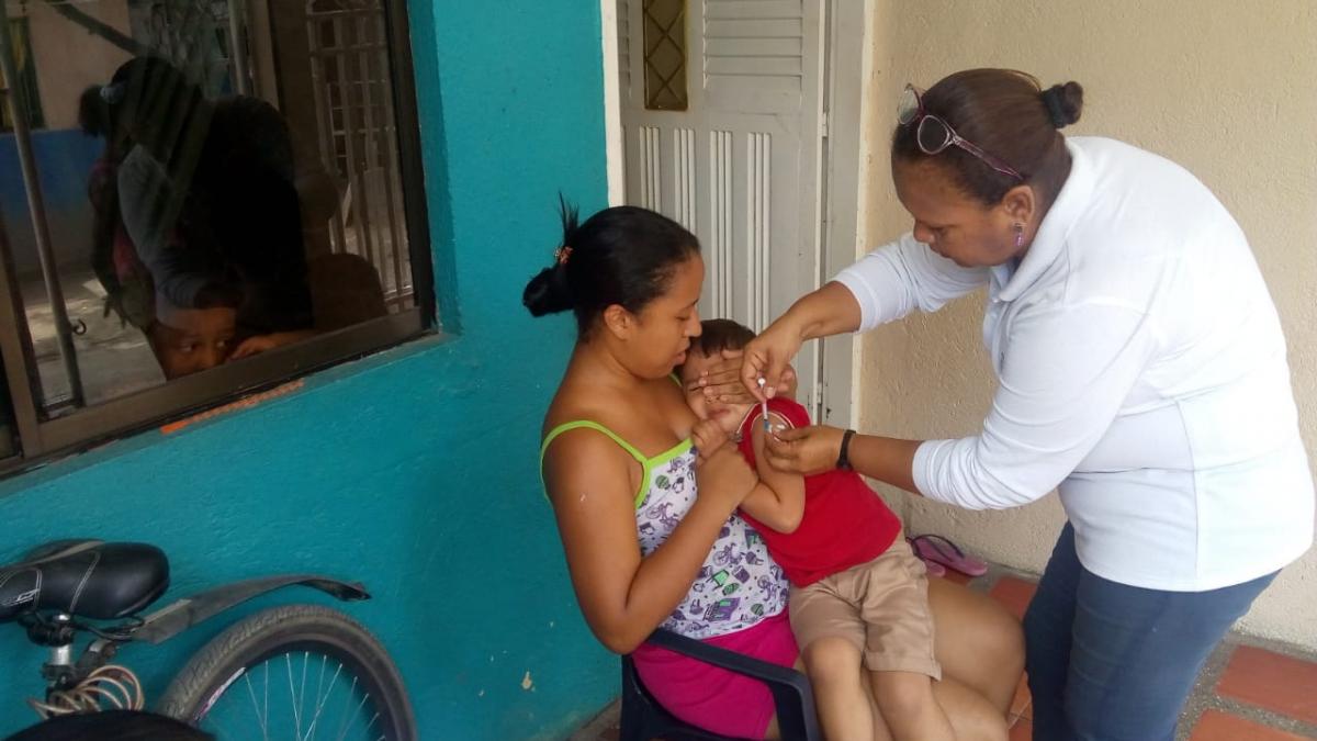 La ESE Distrital continúa la vacunación casa a casa