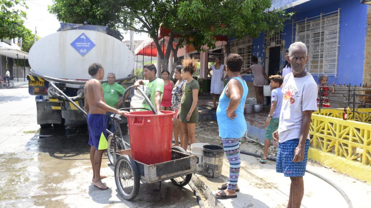 En su primer día de operación, Essmar llevó 984 mil litros de agua a 50 barrios de Santa Marta