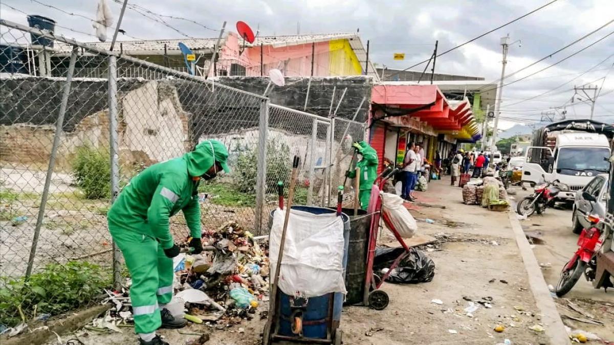 Essmar trabaja en puntos críticos de la ciudad con fuerte plan de limpieza y embellecimiento