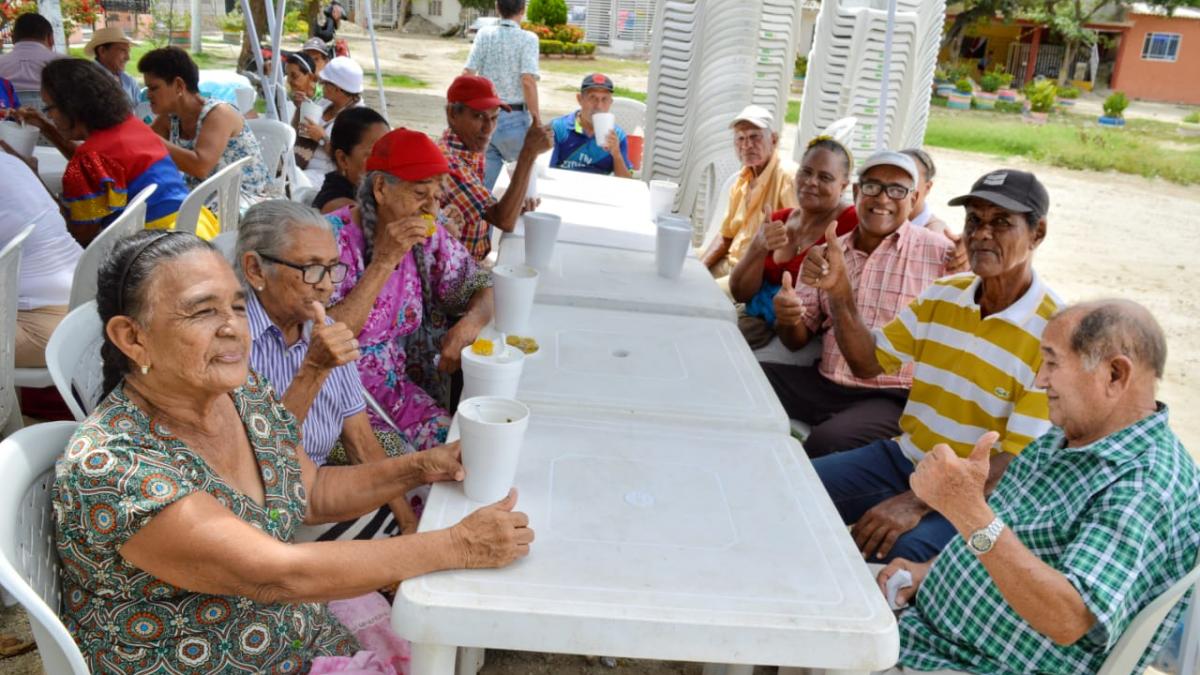 500 adultos mayores disfrutaron de las ‘Fiestas Canas al Mar’