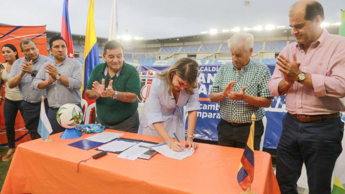 ”Esta firma era un compromiso con la hinchada,  el Unión y el deporte samario": Alcaldesa Johnson