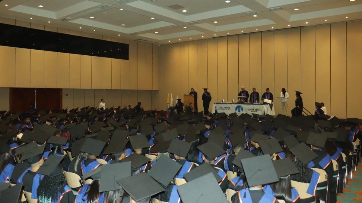 Politécnico Distrital otorga a 656 estudiantes títulos de técnicos y tecnólogos profesionales