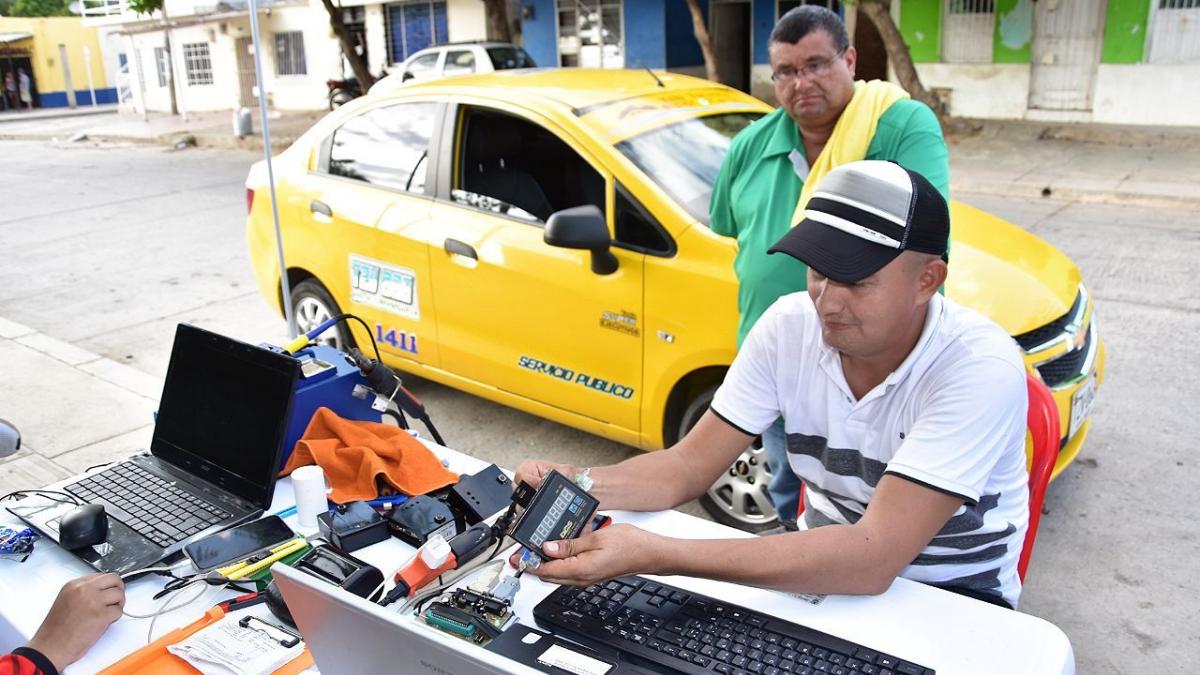 Secretaría de Movilidad inicia controles de verificación en la calibración del taxímetro para el cobro de la nueva tarifa