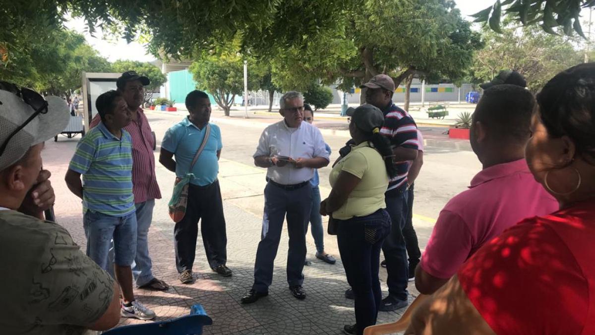 Alcaldía del Cambio dialogó con vendedores ambulantes  del estadio Eduardo Santos