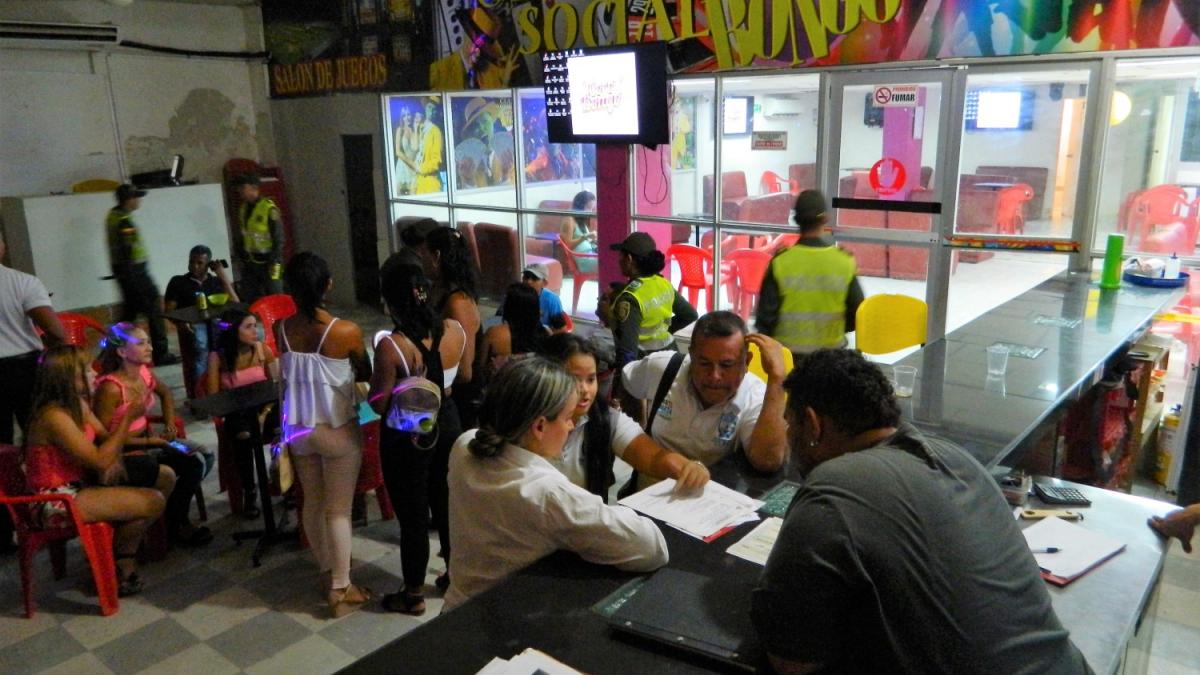 Con 22 trabajadoras sexuales conducidas y suspensión temporal de 4 establecimientos, avanzan operativos en lugares de lenocinio