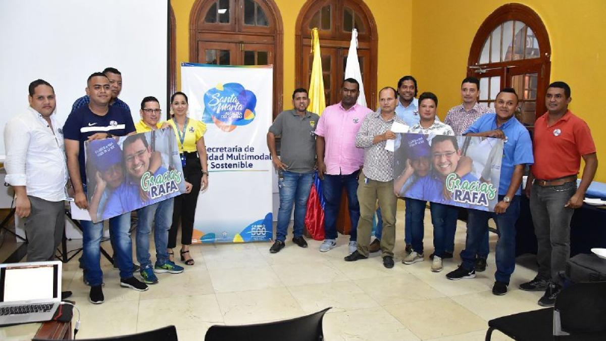 Alcalde Martínez entrega reconocimiento a los taxistas mejor calificados en la App ‘Buen Taxi’