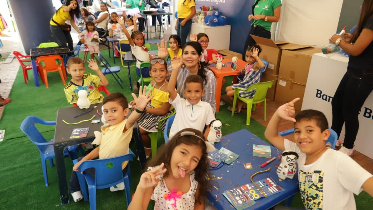 Con pinturas y crayones, los niños dejaron volar su imaginación