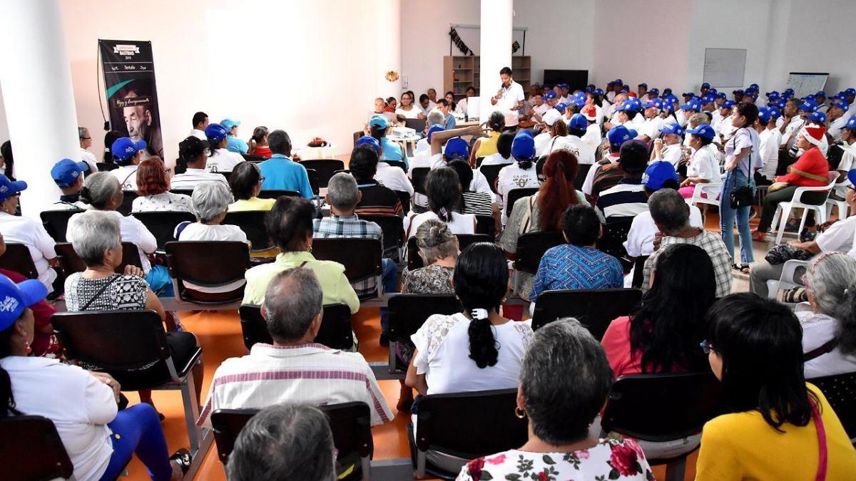 Adultos Mayores participan en la primera tertulia: ‘Vejez y Envejecimiento’