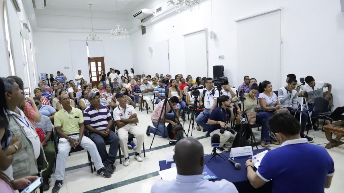 Con firma de los samarios, Alcalde Martínez pide apoyo a MinVivienda para titulación de más viviendas